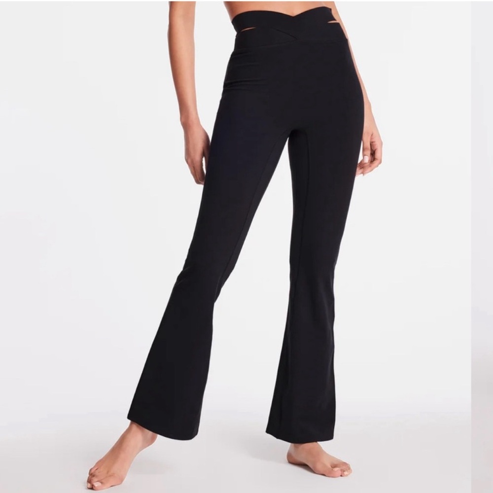LE ORE by Bandier Luna Wrap Flare Leggings-Black (NWT)